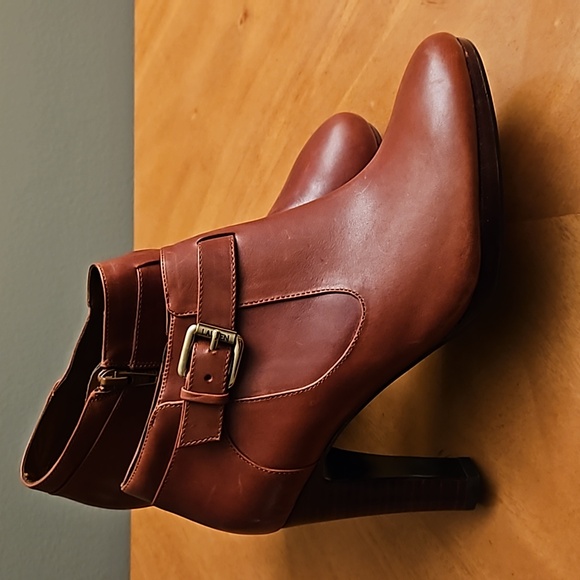 Designer Leather Booties! NWOT. Gorgeous Autumn caramel color. Size 7 1/2 - Picture 8 of 8